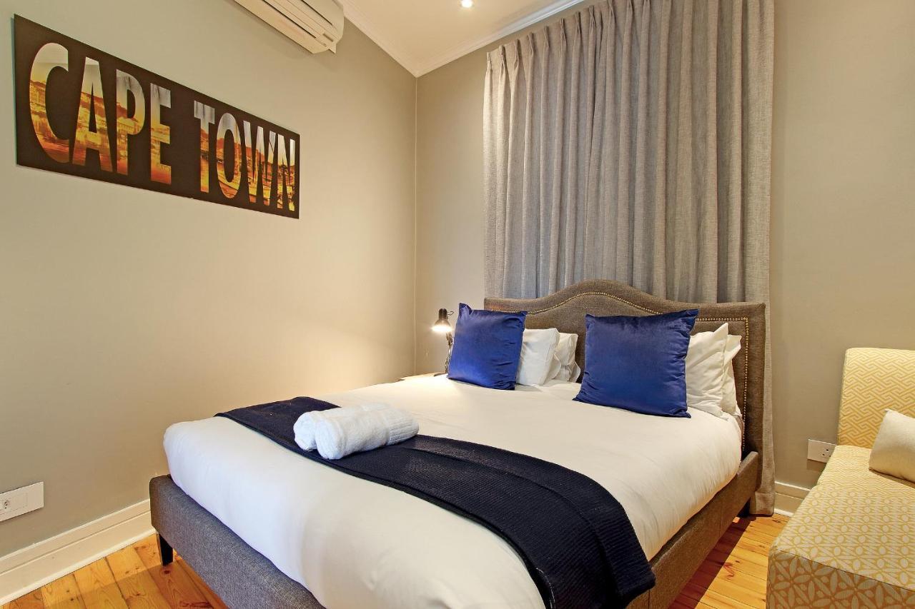 Warwick Mansions 11 Apartment *