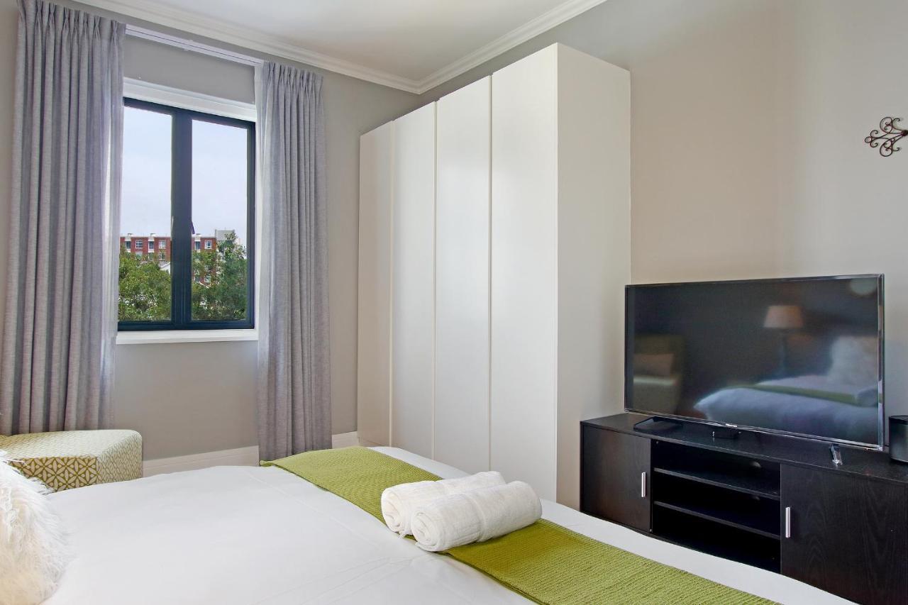 Warwick Mansions 11 Apartment *